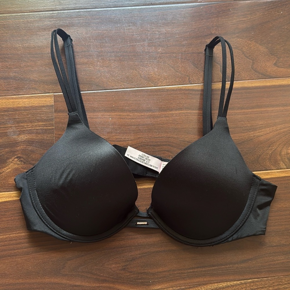 Victoria's Secret Black Shine 32B Very Sexy Lightly Lined Plunge Embellish Bra